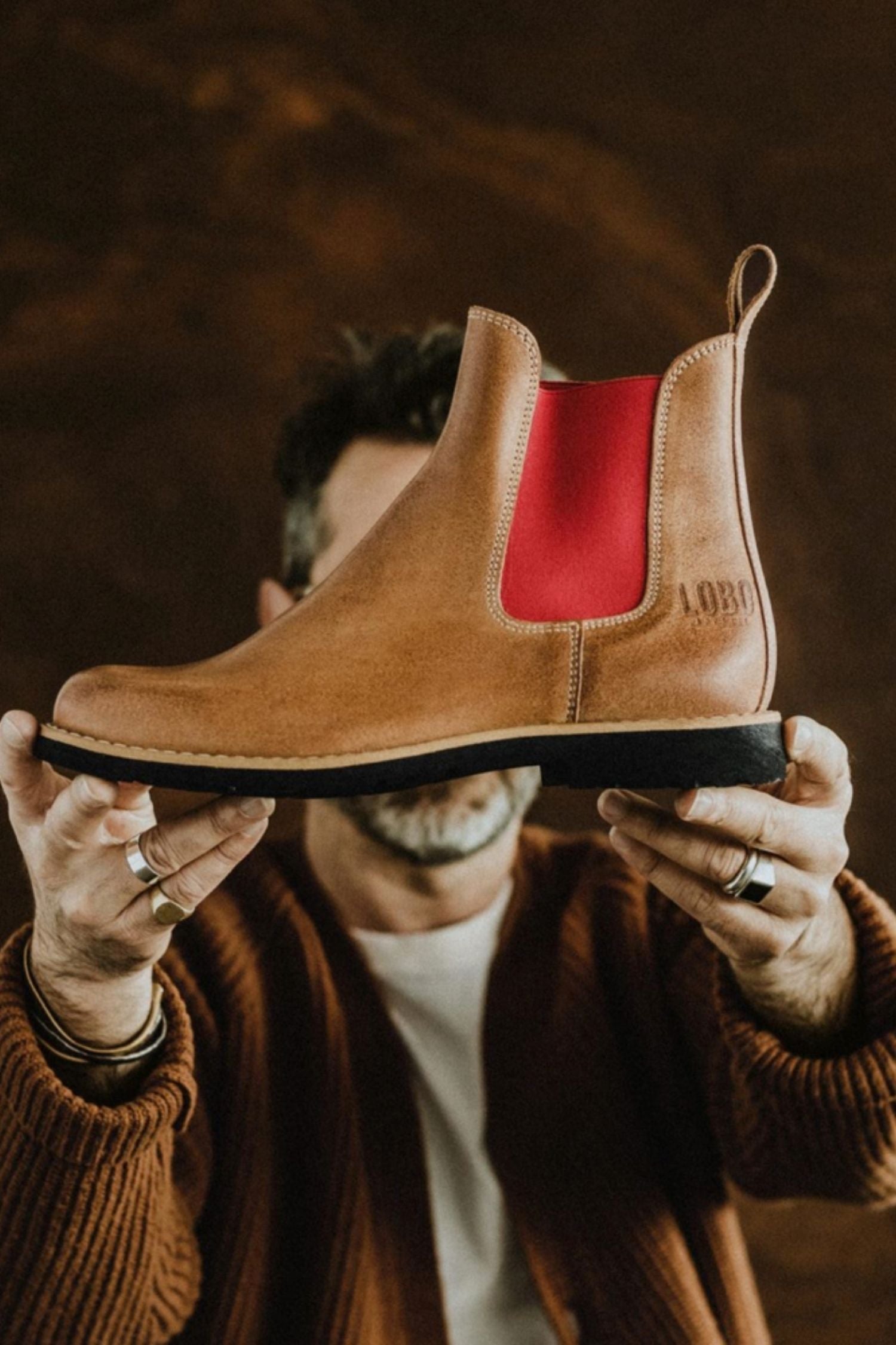 Lobo Red Elastic Boots in tan leather with vibrant red side panel, handcrafted in Portugal.