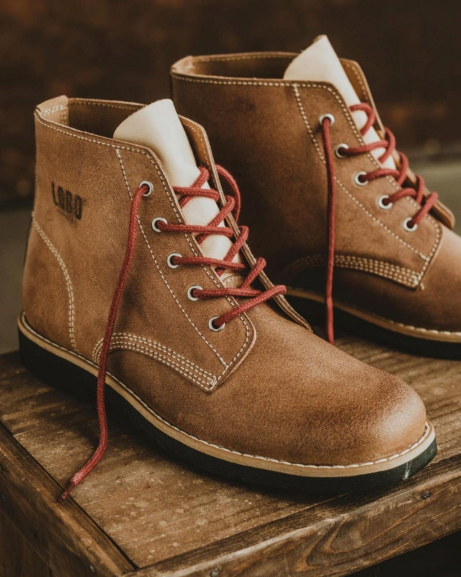 Lobo Raw Boots in brown leather with red laces, Goodyear Welt construction, handcrafted in Portugal.